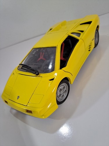 Maisto 1:18 Scale Die Cast Yellow Lamborghini Diablo Supercar (Defects) - Picture 2 of 12