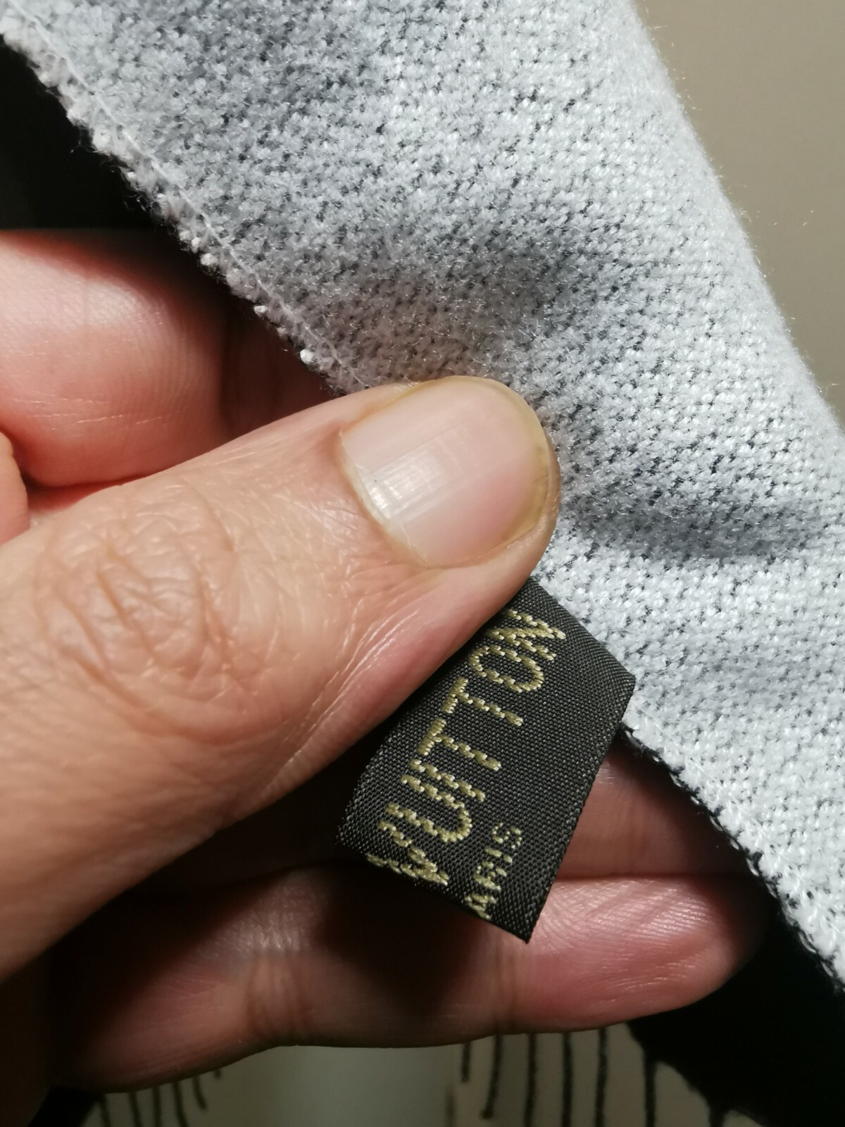 louis vuitton - monogram - scarf / shawl *GIANT* * UNISEX * image 10