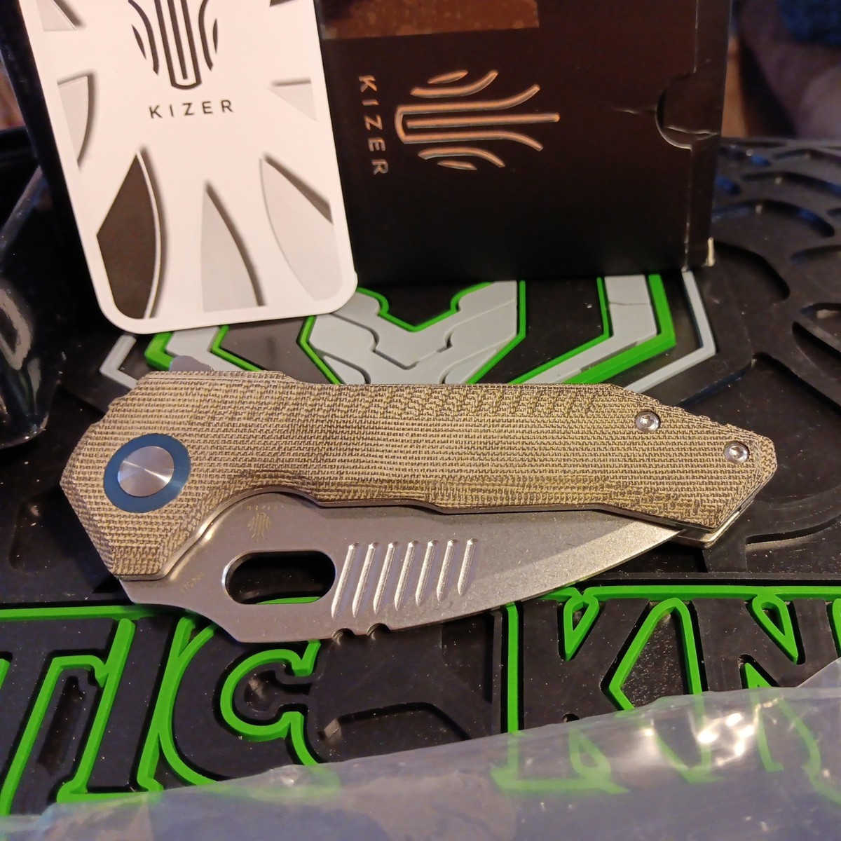 【極美品】ZENAIIM KB006-DGBK Kizer Mini Paragon - V4600C1 - SW 154CM Blade - Green Micarta