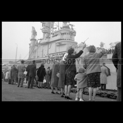Photo B.001990 HNLMS KAREL DOORMAN R81 EX-HMS VENERABLE R63 AIRCRAFT CARRIER