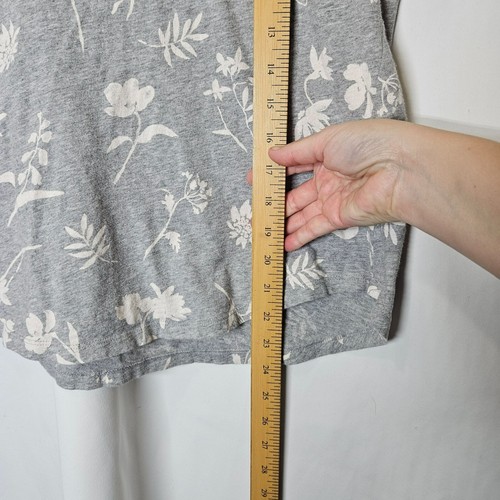 Old Navy Womens Basics Grey Floral V-Neck Tee Size M - Picture 3 of 7