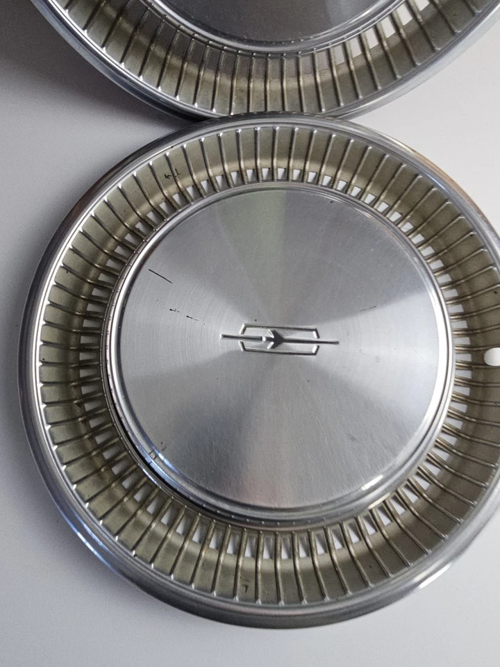 Vintage 1971 Oldsmobile 88 98 Jetstar 15" Hubcap Wheel Cover Set Of 2 - Image 3 of 4