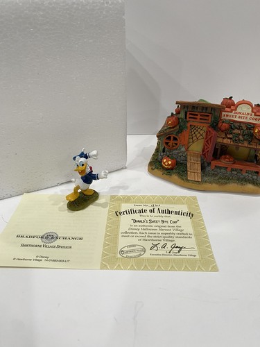 Disney Halloween Hawthorne Harvest Village Lighted “Donald Duck Sweet Bite Coop” - Picture 2 of 13