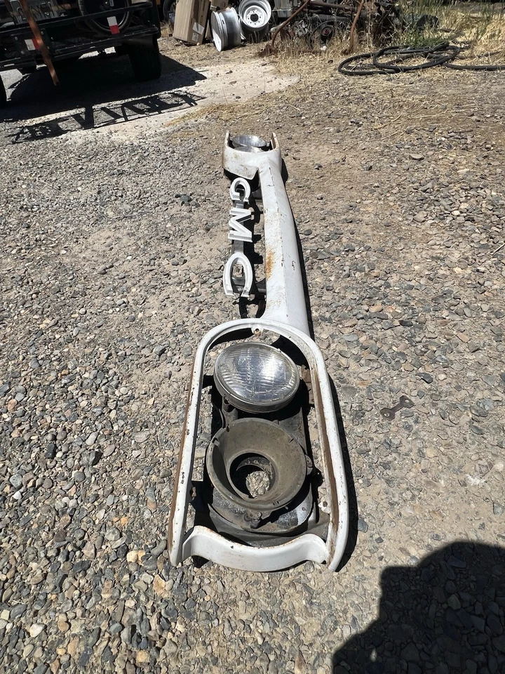 60 61 62 63 64 65 66 1960 1961 1962 GMC 1000 1500 2500 suburban painted grill - Image 4 of 4