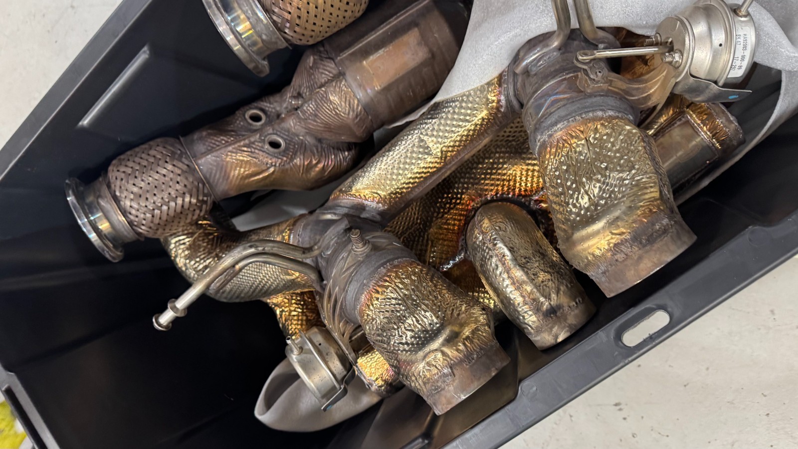 Lamborghini Aventador S - OE Genuine 3PC - Muffler, Tips and CATS included 