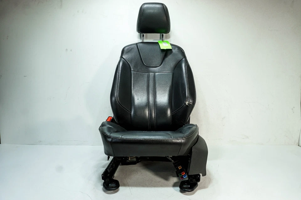 Asiento delantero izquierdo del lado del conductor cuero negro rasgado 5065 Ford Focus SE 13-14 OEM Foto 2 de 4