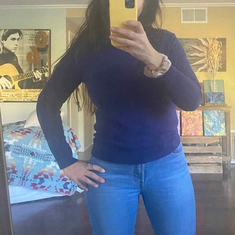 Suéter de cachemir azul Foto 2 de 4