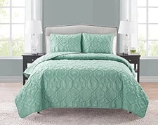  Seashell Pattern Quilt Set QUEEN  LIGHT GREEN.. NEW