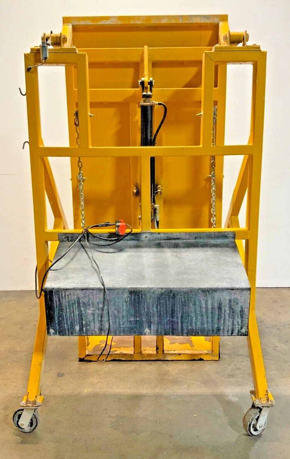 McCall Handling Company Hydraulic Bin Tote Gaylord Hopper Dumper Tipper