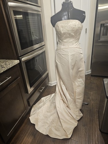 Vintage Creme Sequin Beaded Traditional Sleeveless Wedding Dress 8 - Picture 2 of 18