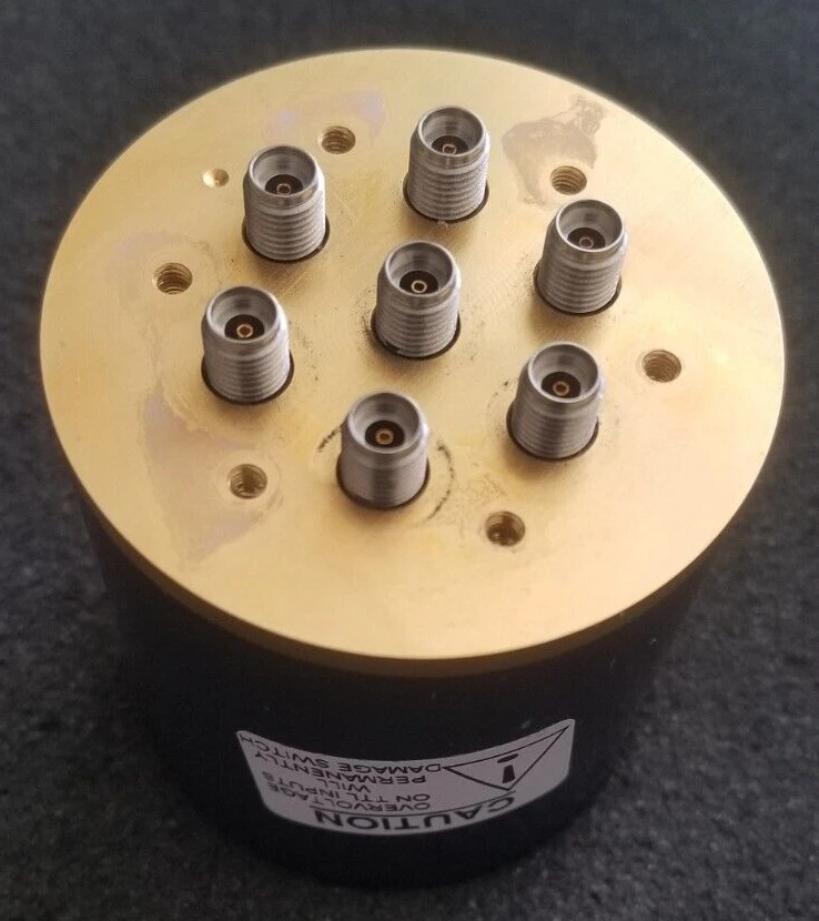 Interruptor RF 40 GHz BW SP6T Multipuerto 24V 15 ms 1.1 dB Inserción Máxima VSWR 2.2 EE. UU. Foto 4 de 4