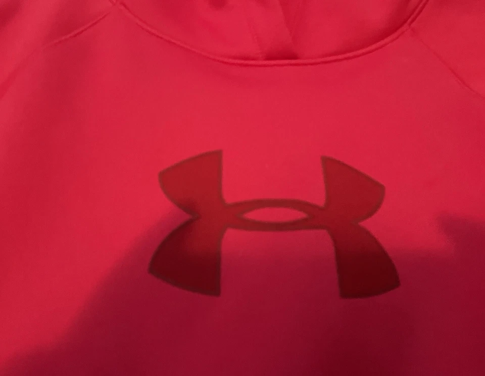 Sudadera con capucha rosa Uner Armour para mujer talla grande  Foto 2 de 4