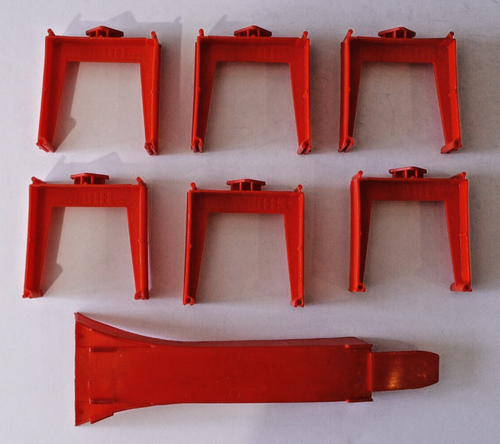VINTAGE HOT WHEELS REDLINE SIX RED TRACK TRESTLES & ONE RED JUMP RAMP - Picture 2 of 2