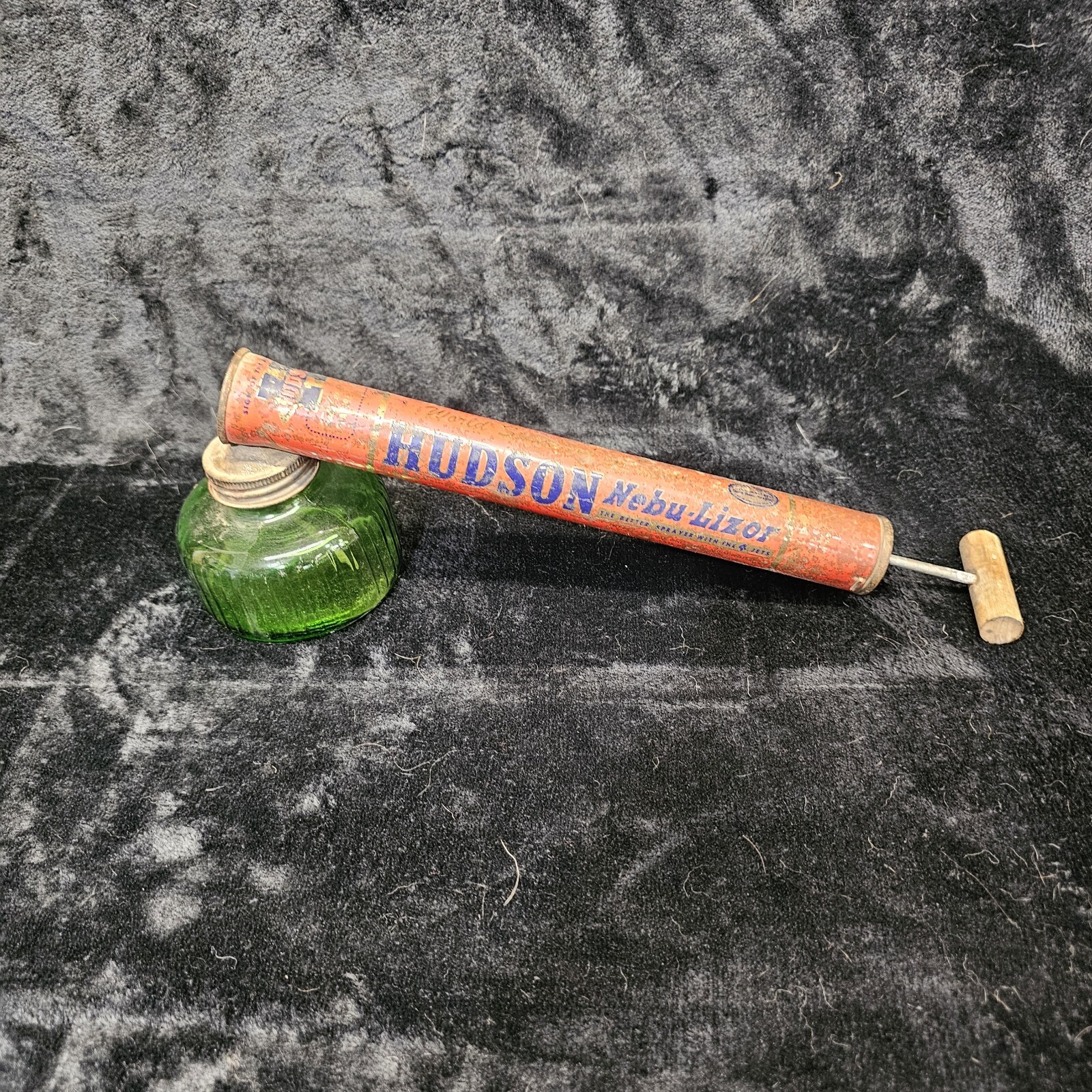 VINTAGE HD HUDSON NEBU-LIZOR BUG SPRAYER/DUSTER W/GREEN GLASS BOWL & WOOD HANDLE