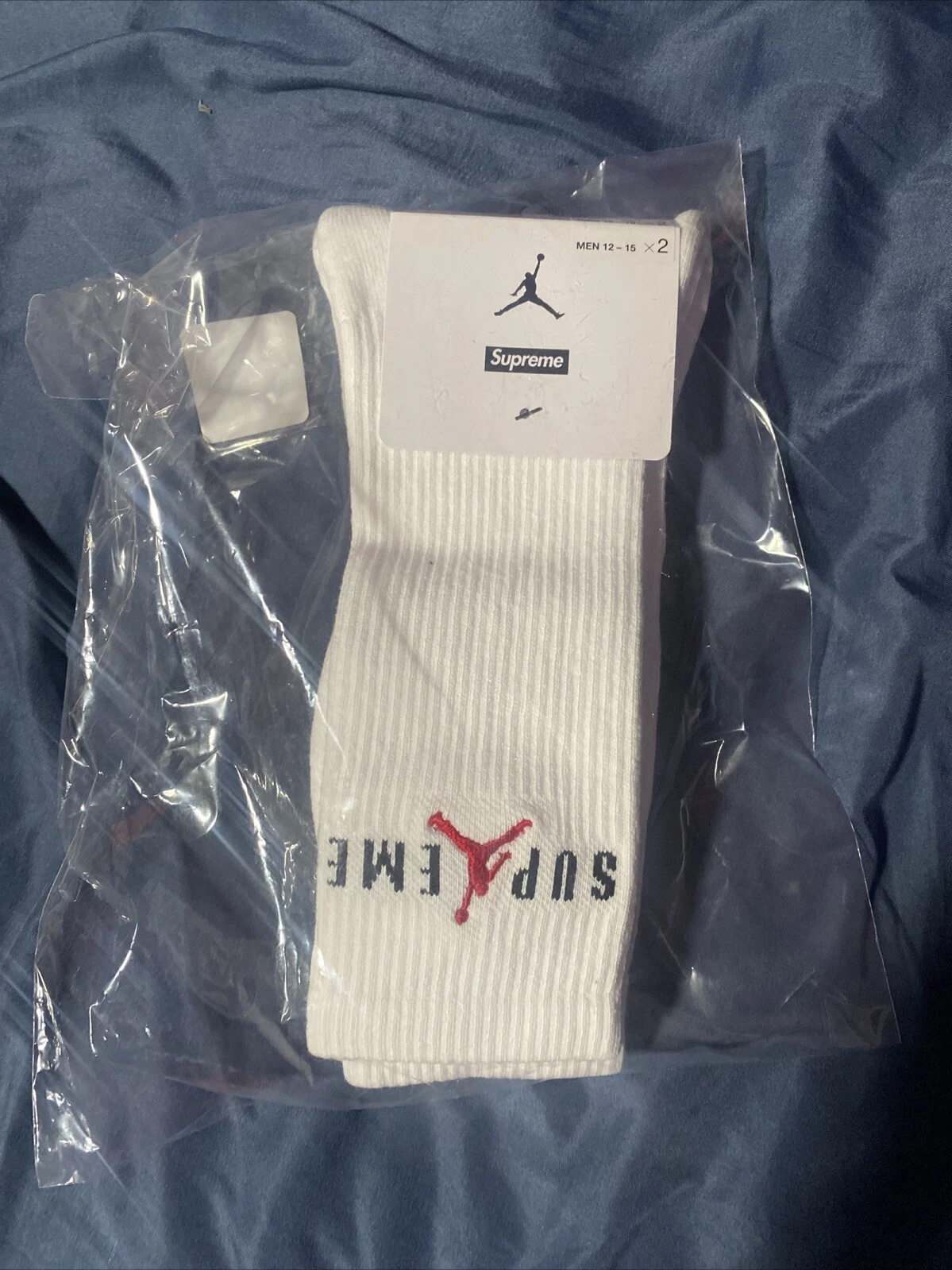 Chaussettes Supreme Jordan Crew blanches XL FW24 EN MAIN