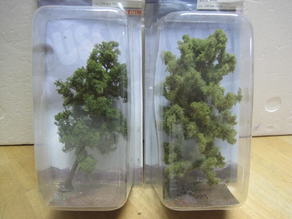 Busch 6961 + 6969 Bäume 2 Stück mit der OVP