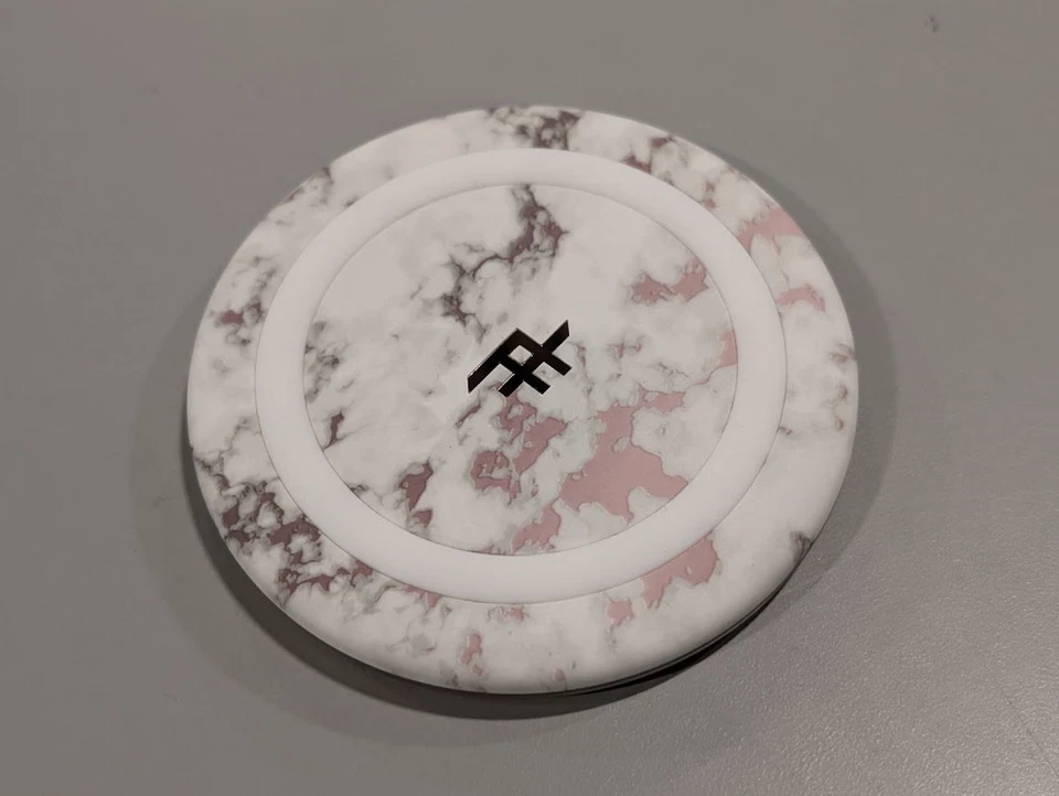 ALMOHADILLA DE CARGA INALÁMBRICA ZAGG IFROGZ 10W QI - ROSA MÁRMOL Foto 3 de 4