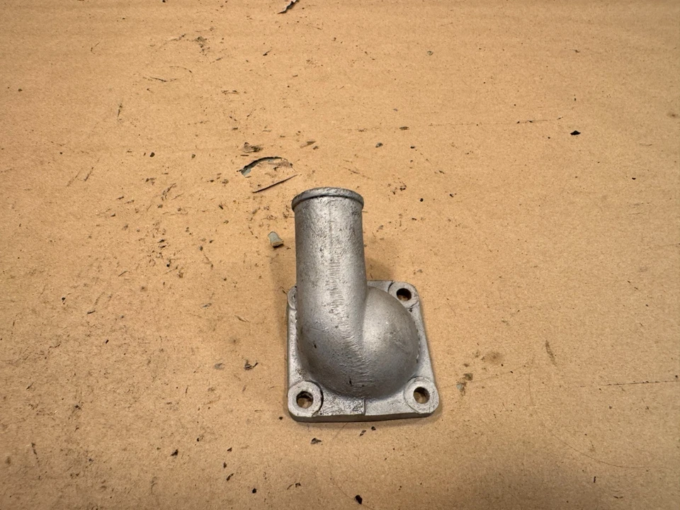 Jaguar XJS 5.3L V12 RH Thermostat Housing Cover OEM PN C42606 - Image 4 of 4