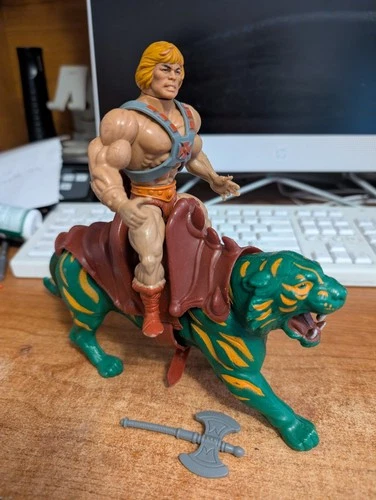 Vintage MOTU He-Man & Battle Cat Action Figure (hand damage)