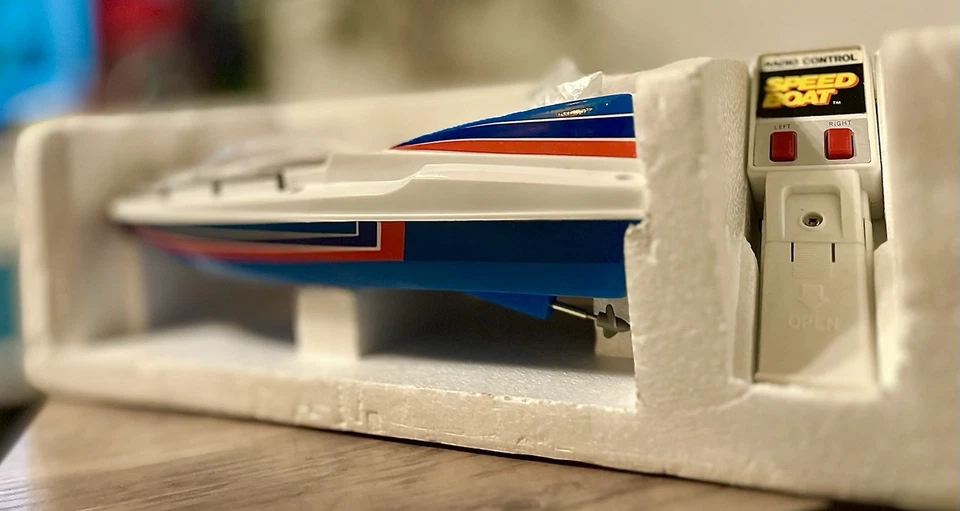 VINTAGE RC SPEEDBOAT 1986 Royal Condor Wireless REMOTE CONTROL All Original - Image 4 of 4