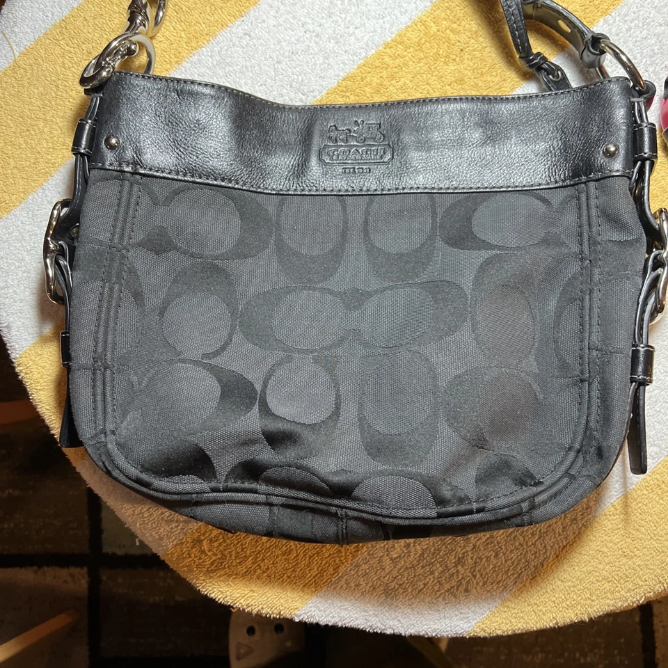 Bolso de Hombro Coach Signature Hobo Cartera Cuero Negro Borde Hebilla Plateada Foto 2 de 4