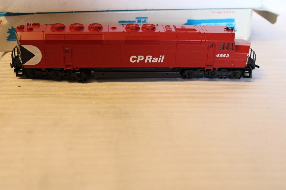 HO Scale Model Power, FP45 Diesel Locomotive, Canadian Pacific Red, #4853 - 6665 - Image 3 of 4