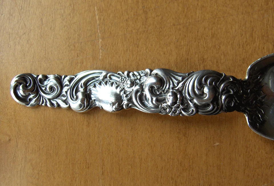 Cuchara Whiting Luis XV de plata esterlina rara e inusual ~ cara de bebé ~ antigua - sin precio base Foto 2 de 4