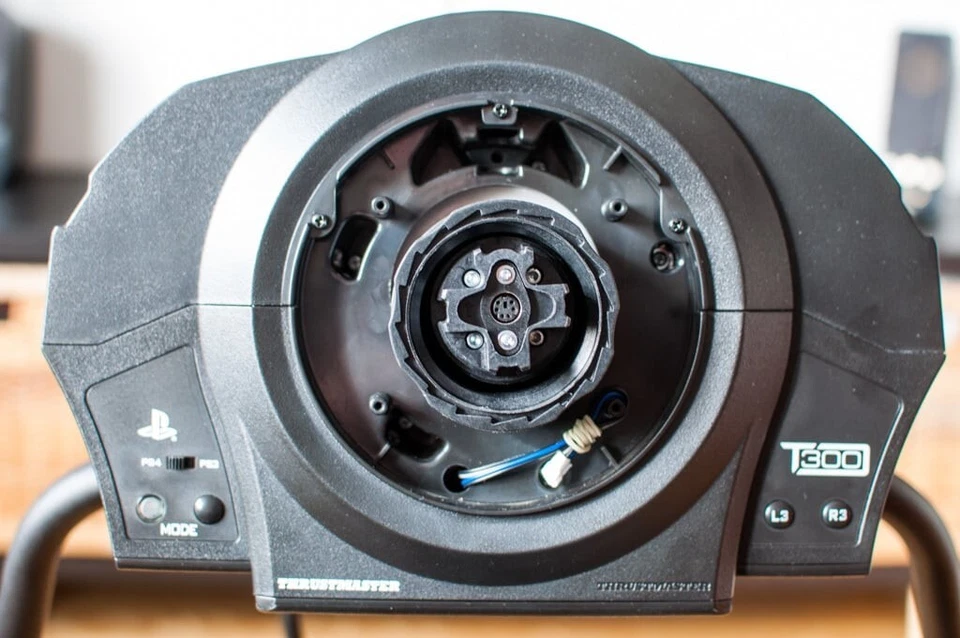 Thrustmaster Dashboard Phone Mount T3000 DIY Kit - Sim Racing - ThrustMaster - Image 3 of 4