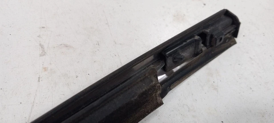 Tira de vidrio para puerta Hyundai Accent moldura delantera izquierda conductor 2006 2007 Foto 4 de 4