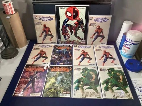 MIXED MARVEL COMICS LOT CAPCOM SPIDEY, FANTASTIC FOUR, SECRET WARS +2 FREE GIFTS