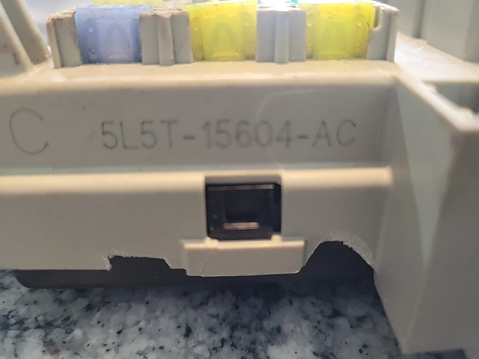 2005 05 Ford Ranger Mazda B2300 Fuse Box Relay Block BCM 5l5t-15604-ac - Image 4 of 4