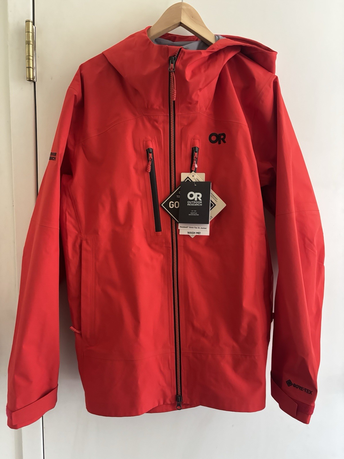 - Men's Large L  New Nwt Red