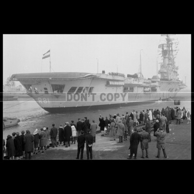 Photo B.001991 HNLMS KAREL DOORMAN R81 EX-HMS VENERABLE R63 AIRCRAFT CARRIER