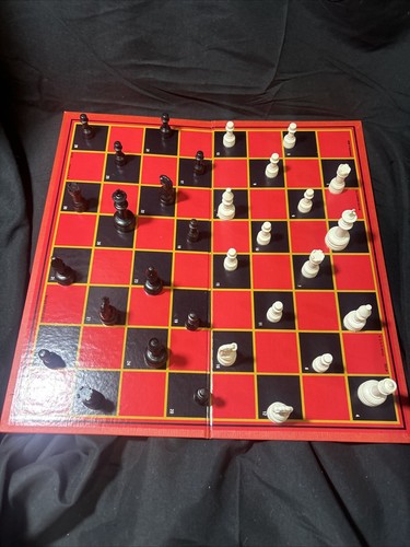 Milton Bradley Chess Set 1982 Complete - Picture 9 of 12