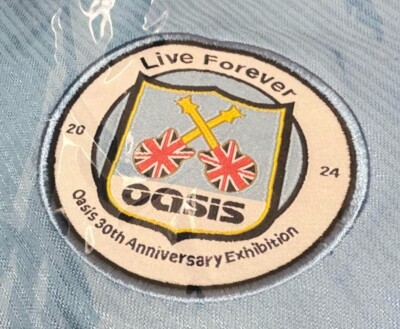 oasisファン必携 97-99 マンCフットボールシャツ Made in UK Oasis 30th Anniversary Japan Exclusive Football Jersey Shirt