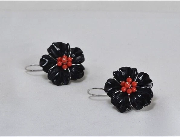 ORECCHINI IN ARGENTO 925 CON FIORE  ONICE 30 mm  E CORALLO ROSSO AGHT 095 - Immagine 2 di 3