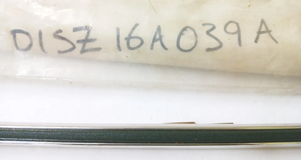 Ford Thunderbird 1970 1971 guardabarros izquierdo moldura D1SZ-16A039A nuevo de lote Foto 4 de 4