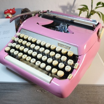 Smith Corona Classic 10 Manual Portable Typewriter Pink w Case Pica Vintage 1964