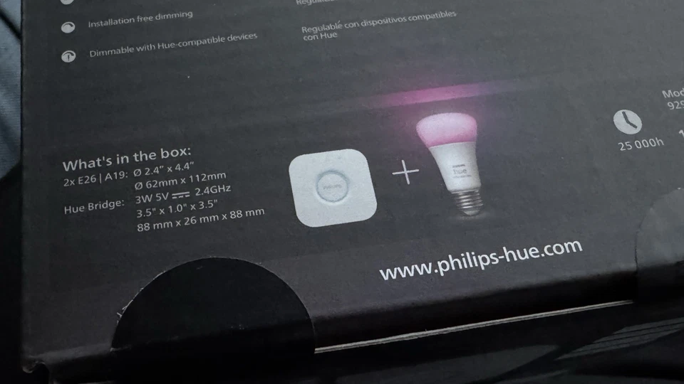 Philips Hue Blanco y Color Ambiente A19 Bluetooth 75W Smart LED Starter Kit Foto 2 de 3