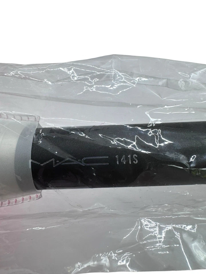 MAC Brush 141S Synthetic Face Fan Brush Brand New Sealed - Image 2 of 3