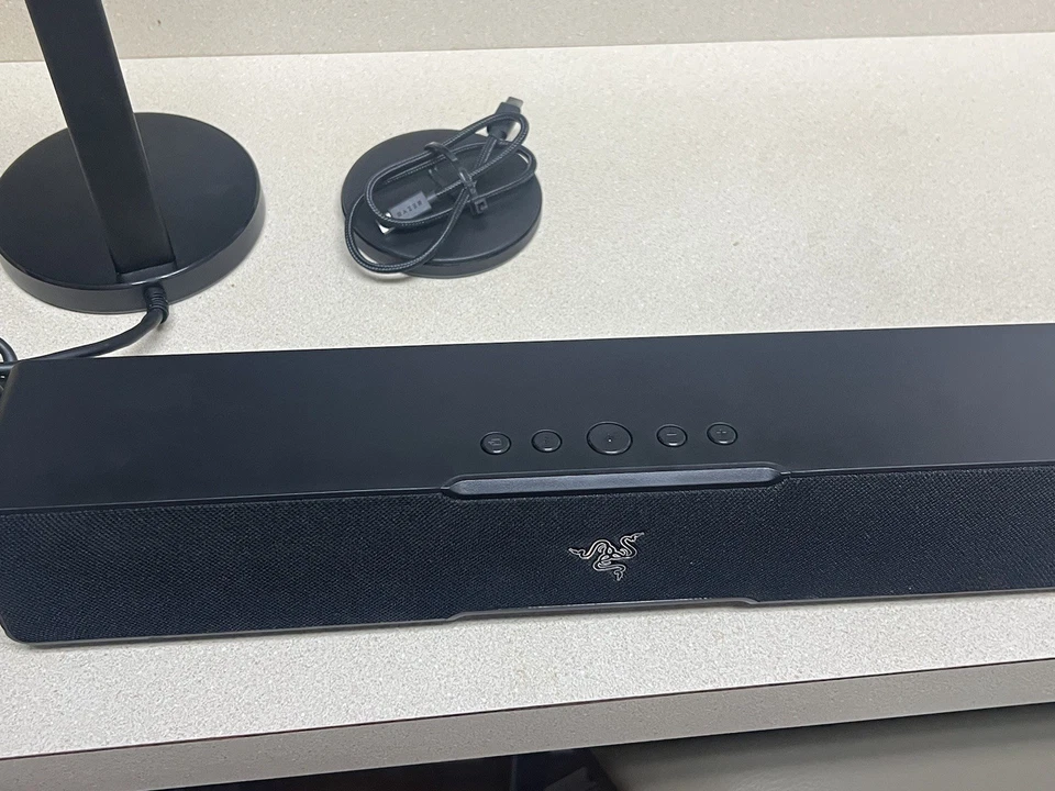 -RAZER BUNDLE-Razer Leviathan V2, Razer Base Station V2 Chroma, Razer Viper Mini - Image 3 of 4