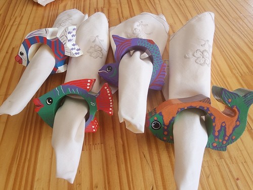 Set 4 WOODEN TROPICAL FISH NAPKIN RINGS Holders Hand Painted Nautical Decor - Picture 8 of 8
