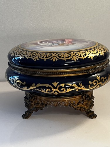 GROSSE BOITE EN PORCELAINE DE SEVRES CHATEAU DE TUILLERIES PORCELAIN BOX - Picture 4 of 17