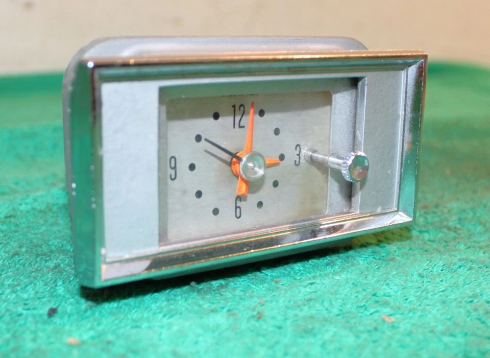 Ford Galaxie 500 XL 1964 Fastback convertible nuevo de lote eléctrico tablero reloj y bisel Foto 2 de 4