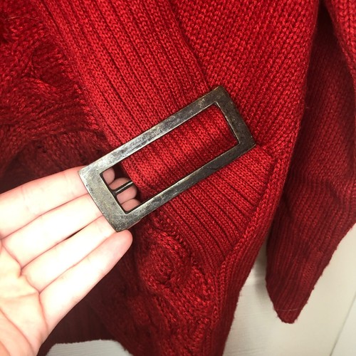 VENUS Side Buckle Detail Red Sweater 