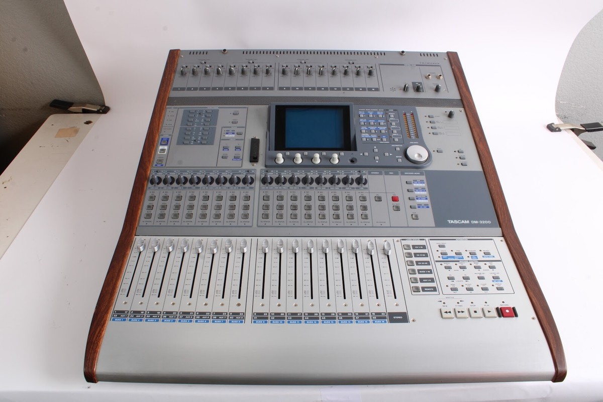 TASCAM DM-3200 デジタルミキサー Tascam DM3200