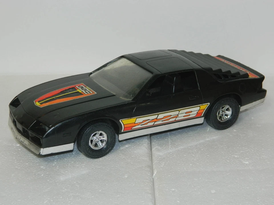 Vintage Plastic Cars Lot: 1980"s PP 1/24 CAMARO Z28 & 1970's AMLOID AMC PACER - Image 3 of 4