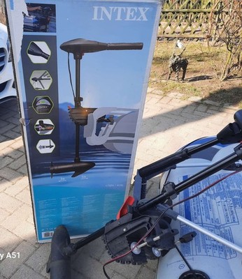Intex Excursion 5 Schlauchboot Set mit Paddel und Pumpe +Intex Außenborder Motor