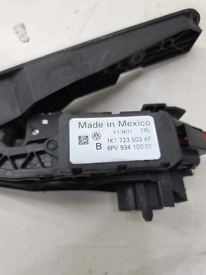 11-18 Volkswagen Jetta Gas Accelerator Pedal Assembly Black OEM 1K1723503AF - Image 4 of 4