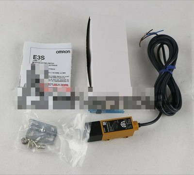 ONE Omron E3S-RS30E42-30 Photoelectric Sensor New In Box